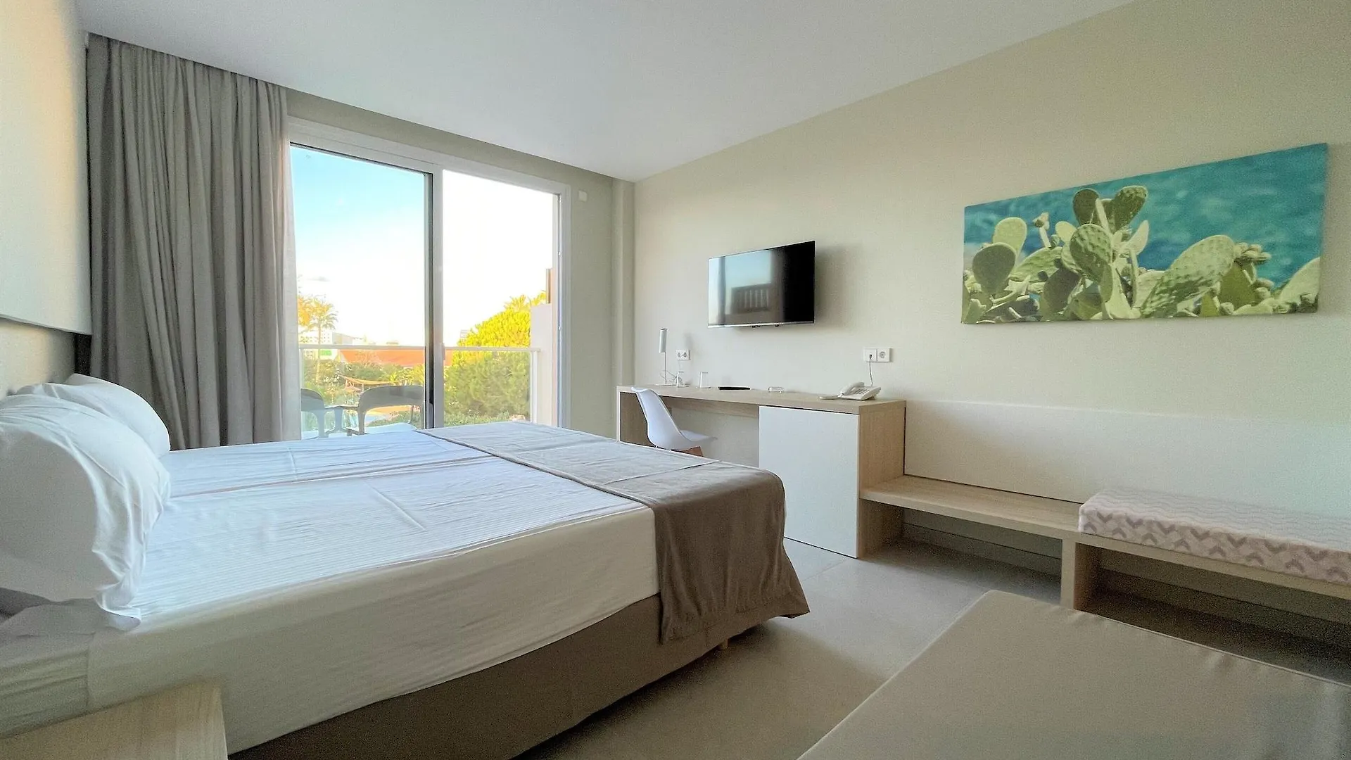 Garbi Cala Millor Hotel
