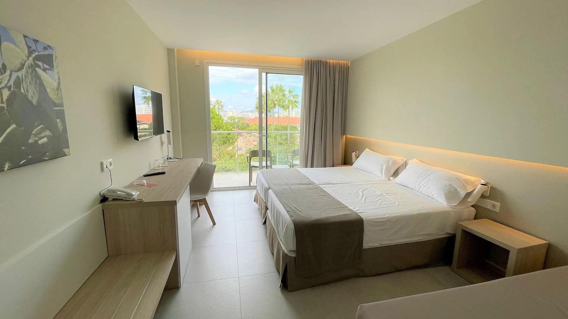 Garbi Cala Millor Hotel